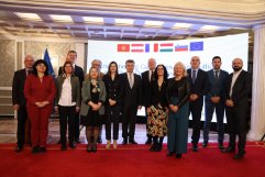 Auf dem Bild zu sehen sind der Agrarminister von Montenegro; die Botschafterin von Frankreich, der Botschafter von Österreich und Ungarn und der Vertreter der Slowenischen Botschafterin; Projekt Counterparts (PL und RTA) und das Konsortium.