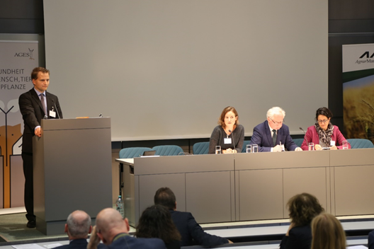 Foto von links nach rechts: DI Patrick Herz (AMA), Eva Fischer (Food-Bloggerin), Dr. Donal Murphy-Bokern (wissenschaftlicher Berater der EK und Donau Soja), ass. Univ.-Prof. Dr. Regine Schönlechner (Universität für Bodenkultur).